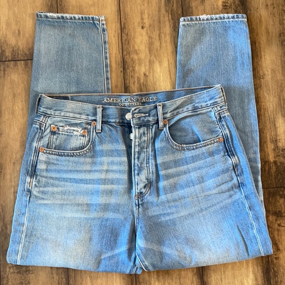 American Eagle Outfitters - Picture 5 of 7